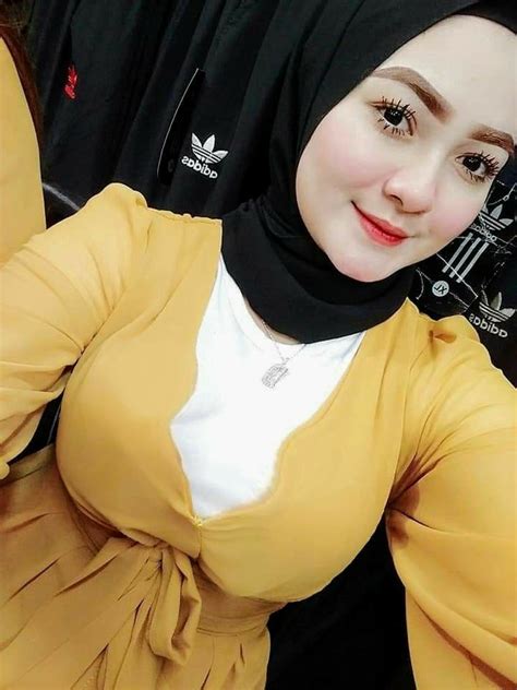 Ukhty Berkacamata Tetek Gede .
